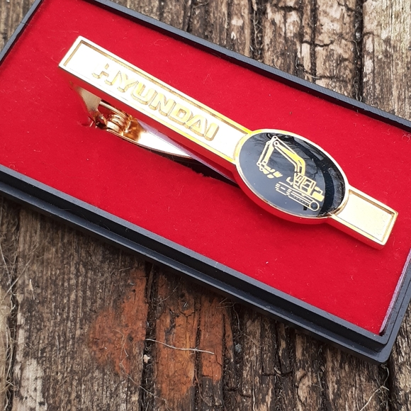 Hyundai gold tone tie bar - Picture 1 of 5